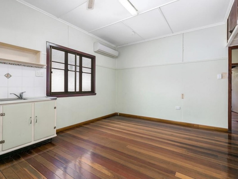 15 Station Road, Riverview QLD 4303