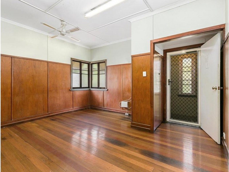 15 Station Road, Riverview QLD 4303