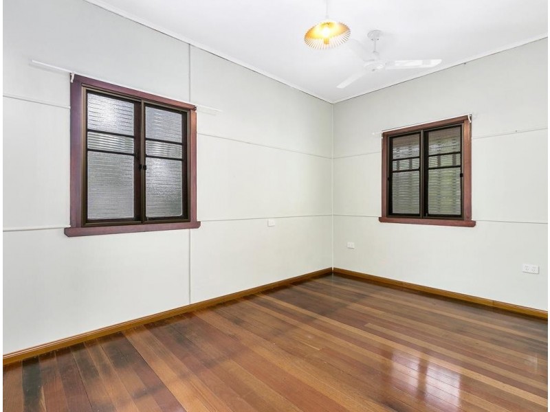 15 Station Road, Riverview QLD 4303