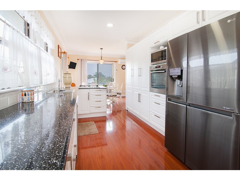 22 Blaxland Street, Eastern Heights QLD 4305