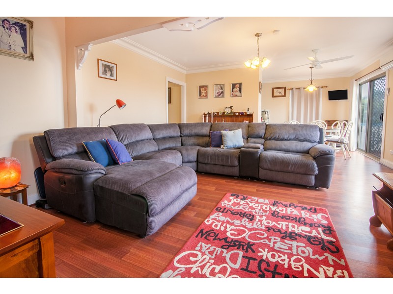 22 Blaxland Street, Eastern Heights QLD 4305