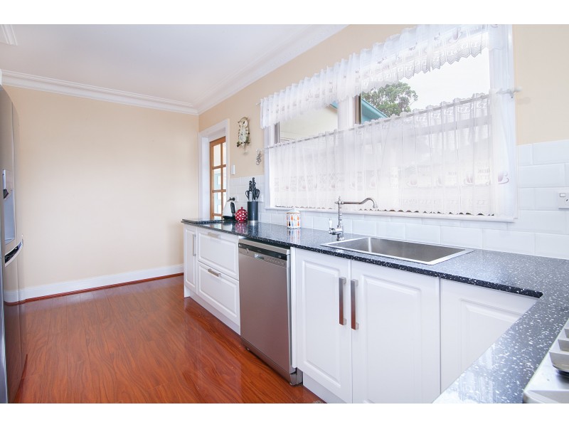 22 Blaxland Street, Eastern Heights QLD 4305