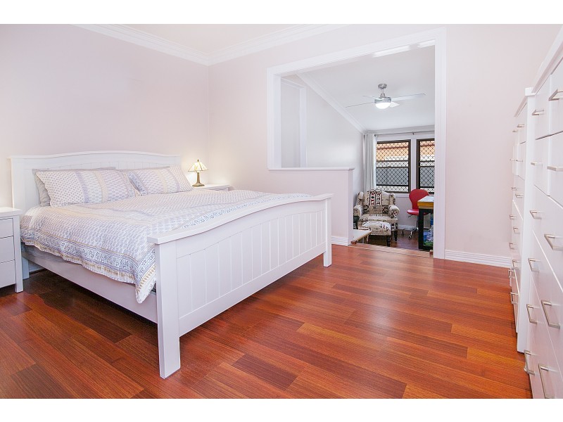 22 Blaxland Street, Eastern Heights QLD 4305