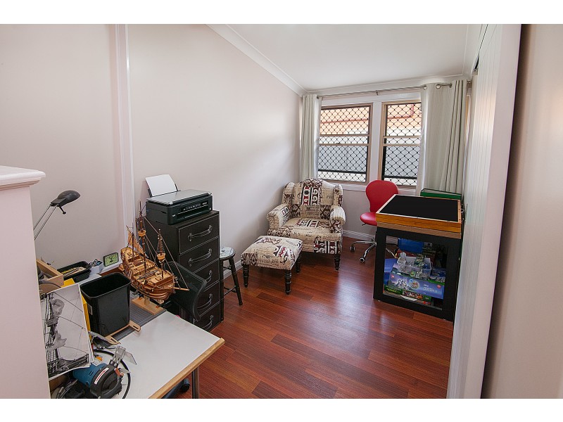 22 Blaxland Street, Eastern Heights QLD 4305