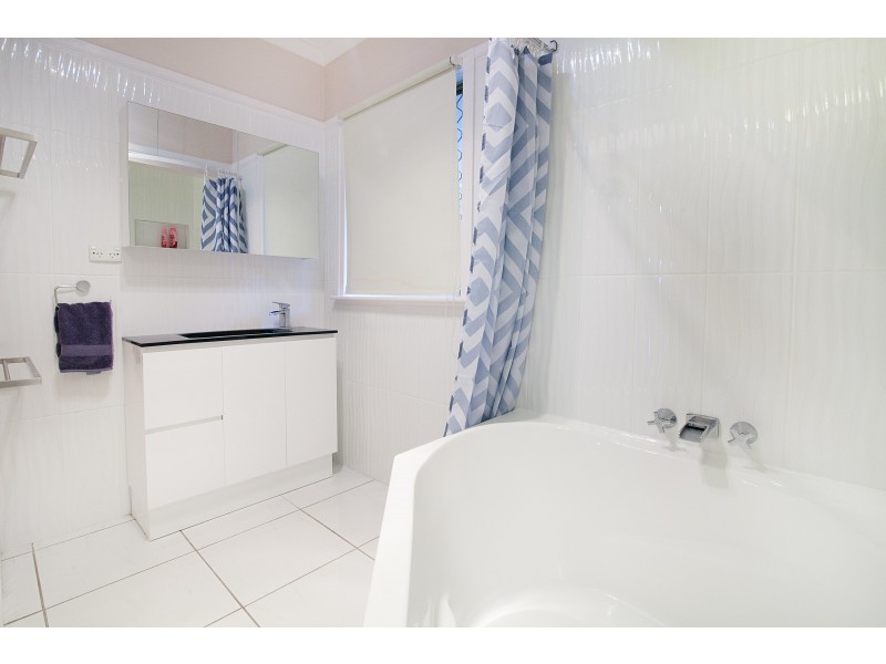 22 Blaxland Street, Eastern Heights QLD 4305