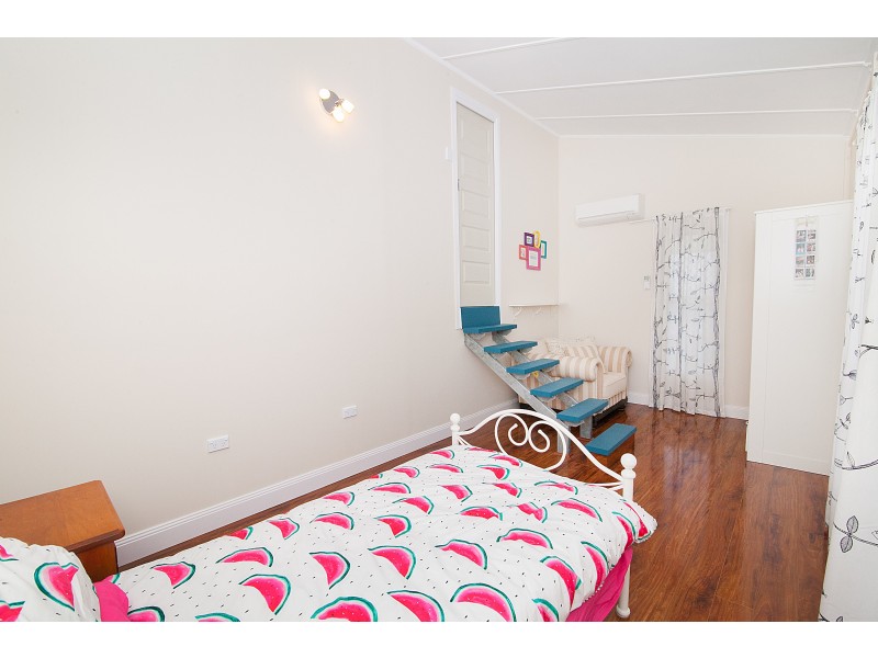 22 Blaxland Street, Eastern Heights QLD 4305