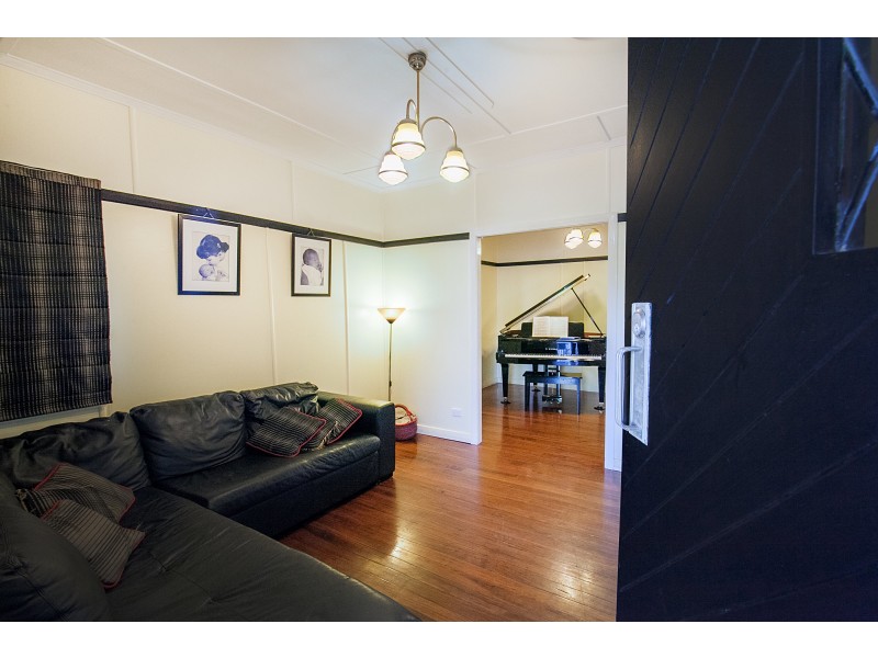 19 Brilliant Street, Newtown QLD 4305