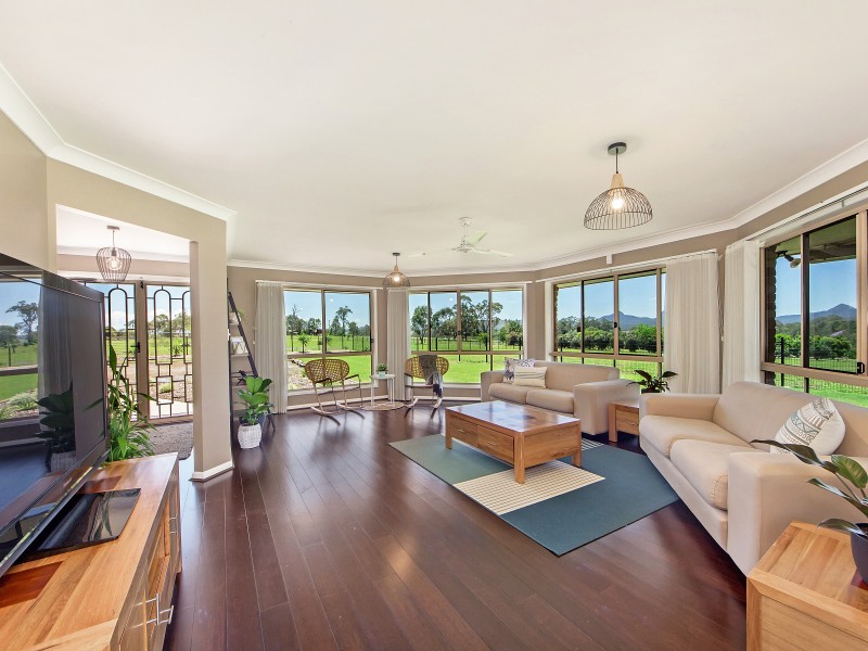 5 Franmar Place, Peak Crossing QLD 4306