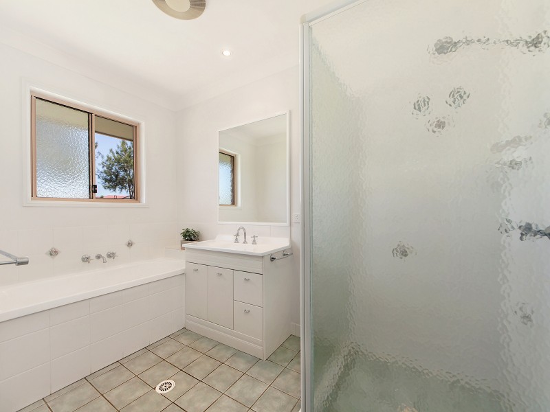 5 Franmar Place, Peak Crossing QLD 4306