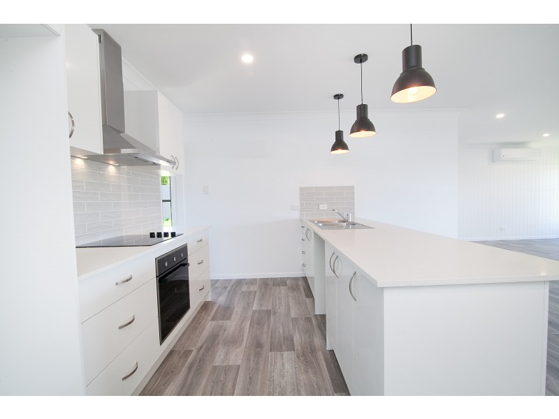 1 Gardner Place, Silkstone QLD 4304