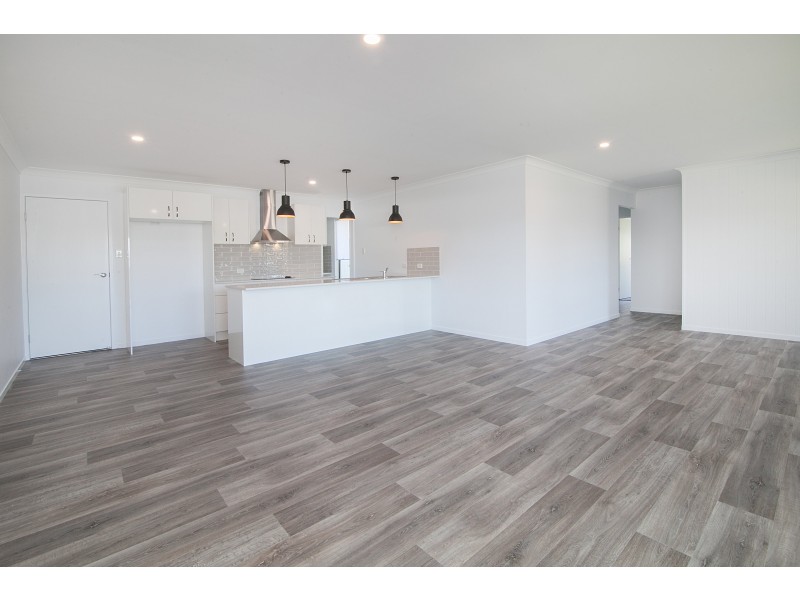 1 Gardner Place, Silkstone QLD 4304