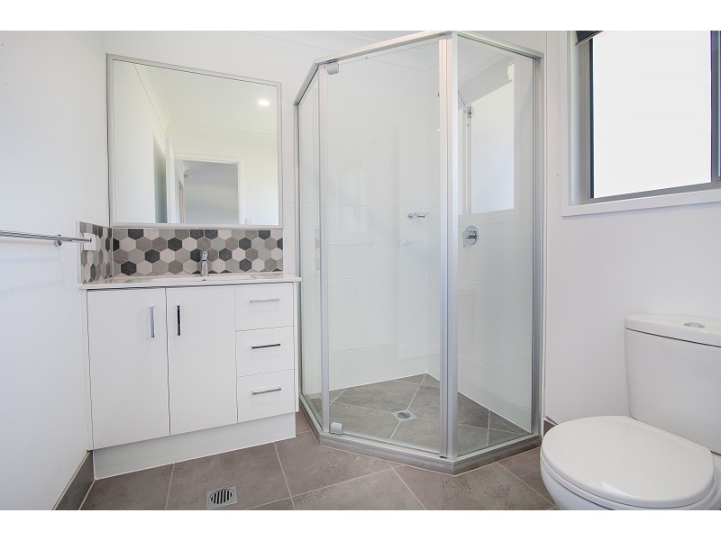 1 Gardner Place, Silkstone QLD 4304