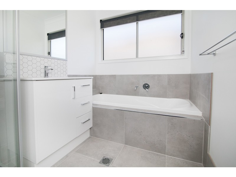 1 Gardner Place, Silkstone QLD 4304