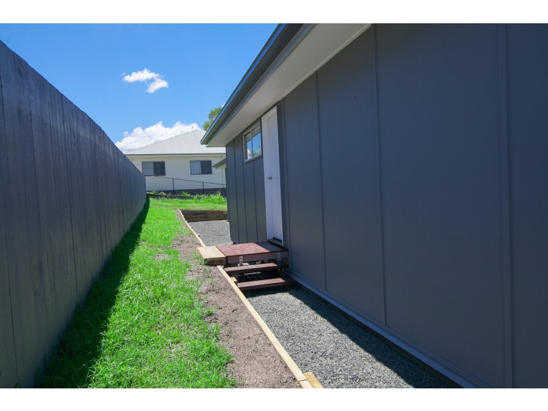 1 Gardner Place, Silkstone QLD 4304