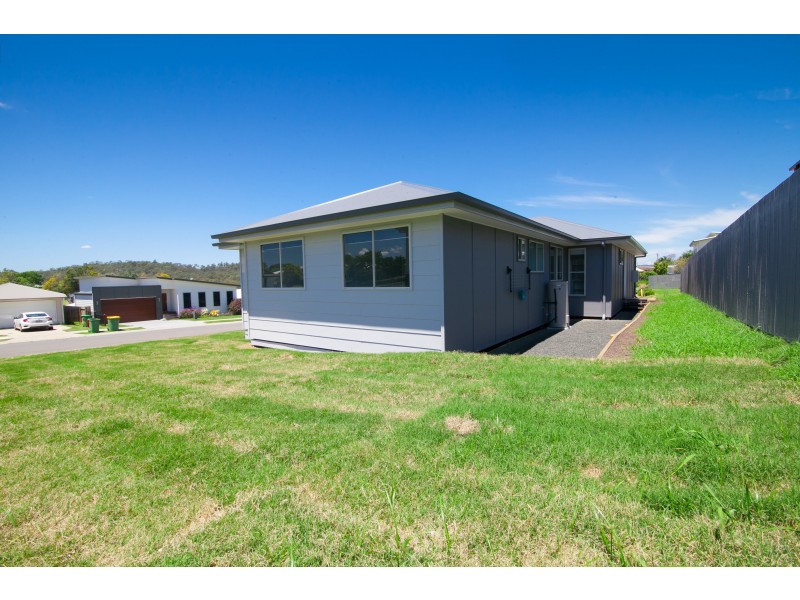 1 Gardner Place, Silkstone QLD 4304