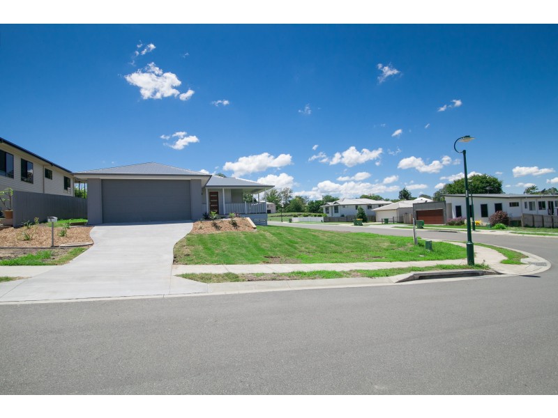 1 Gardner Place, Silkstone QLD 4304