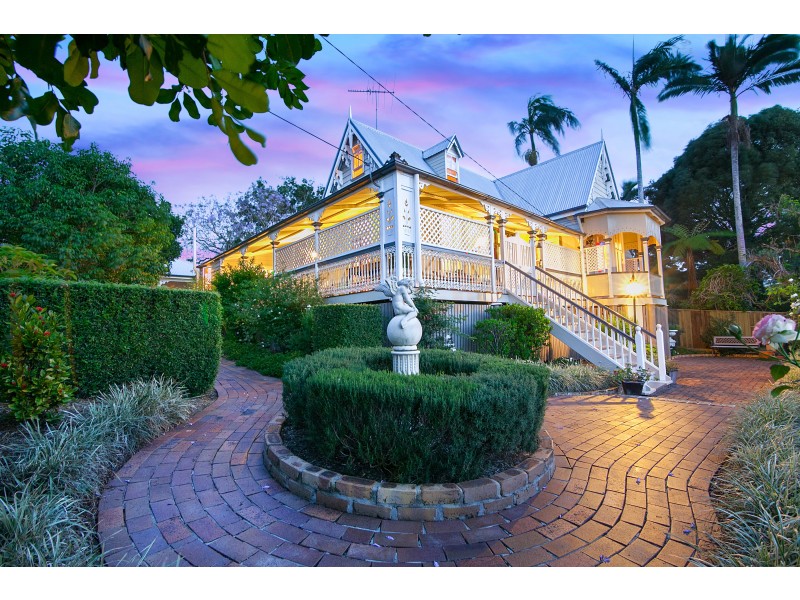 4 Briggs Road, Eastern Heights QLD 4305