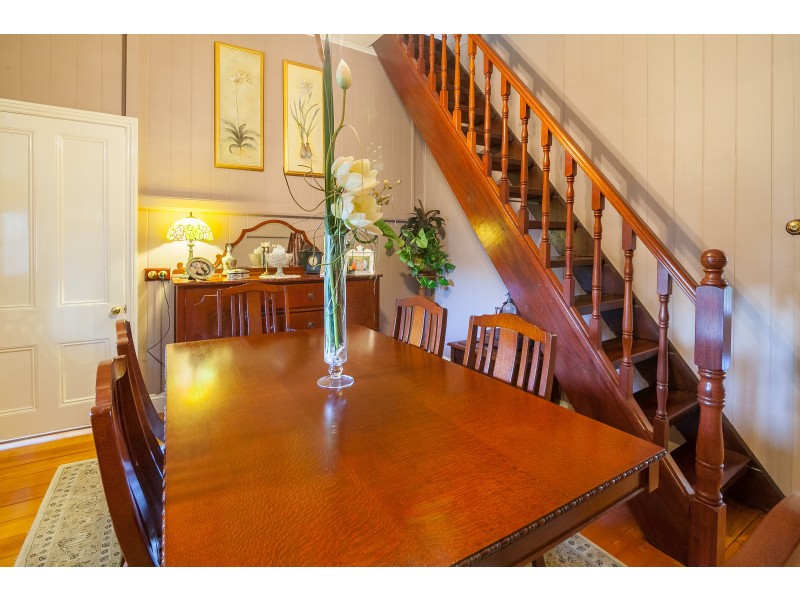 4 Briggs Road, Eastern Heights QLD 4305