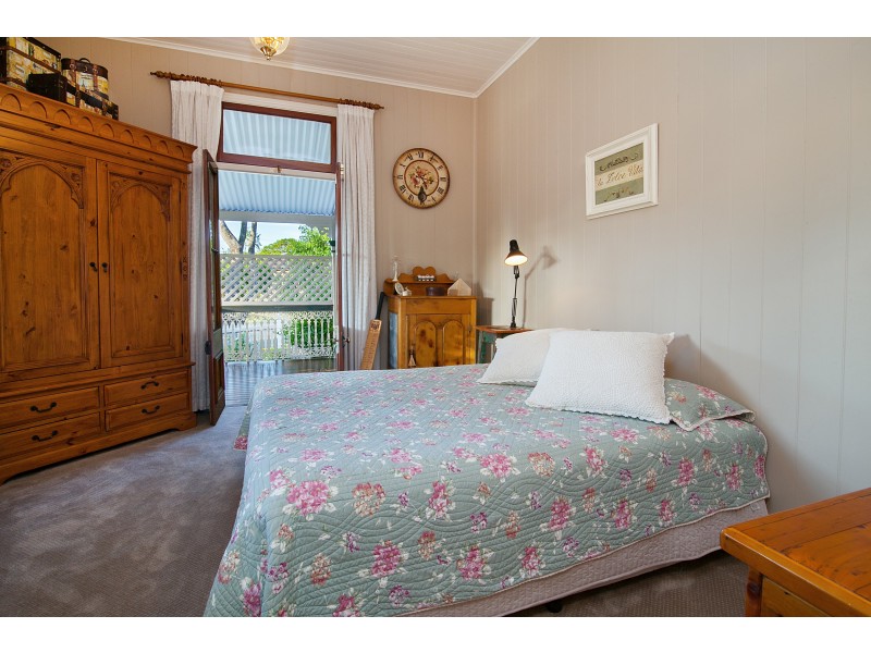 4 Briggs Road, Eastern Heights QLD 4305