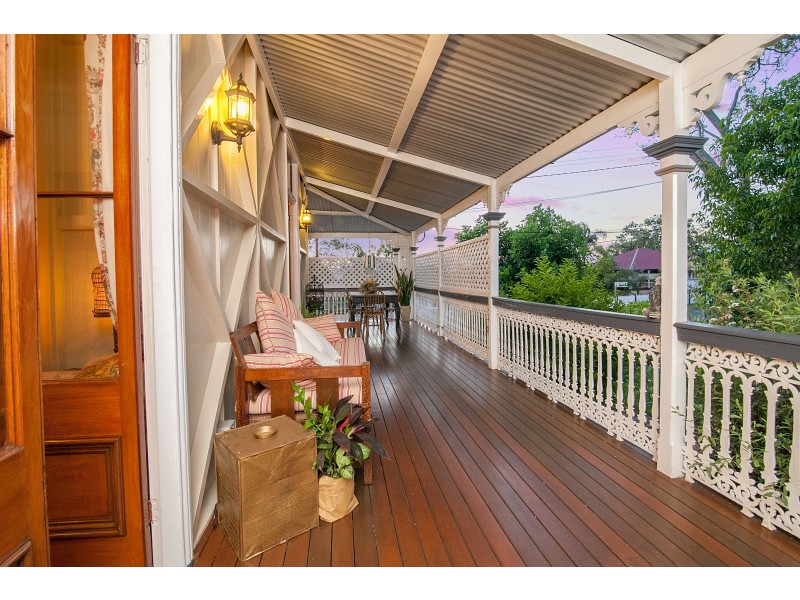 4 Briggs Road, Eastern Heights QLD 4305