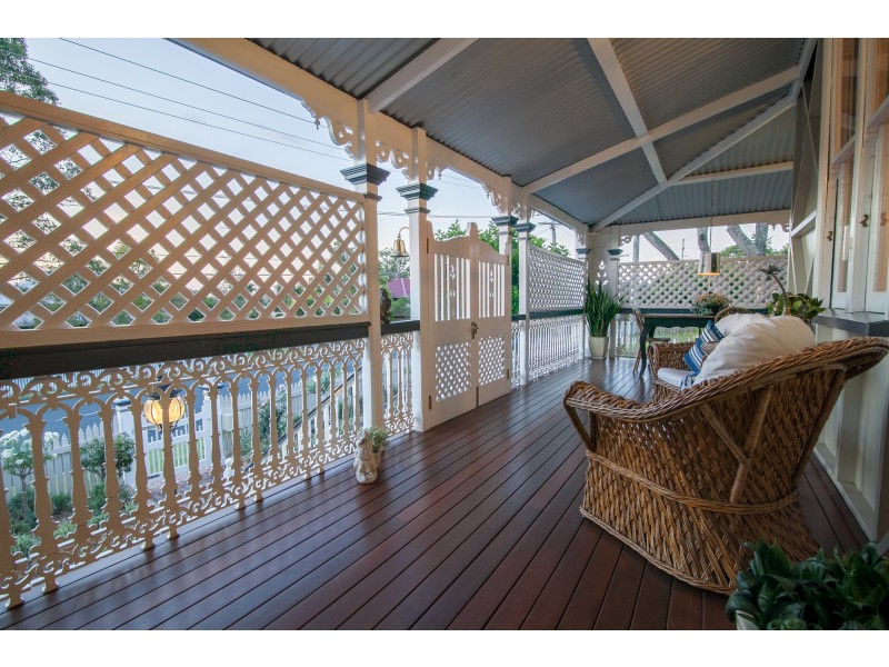 4 Briggs Road, Eastern Heights QLD 4305