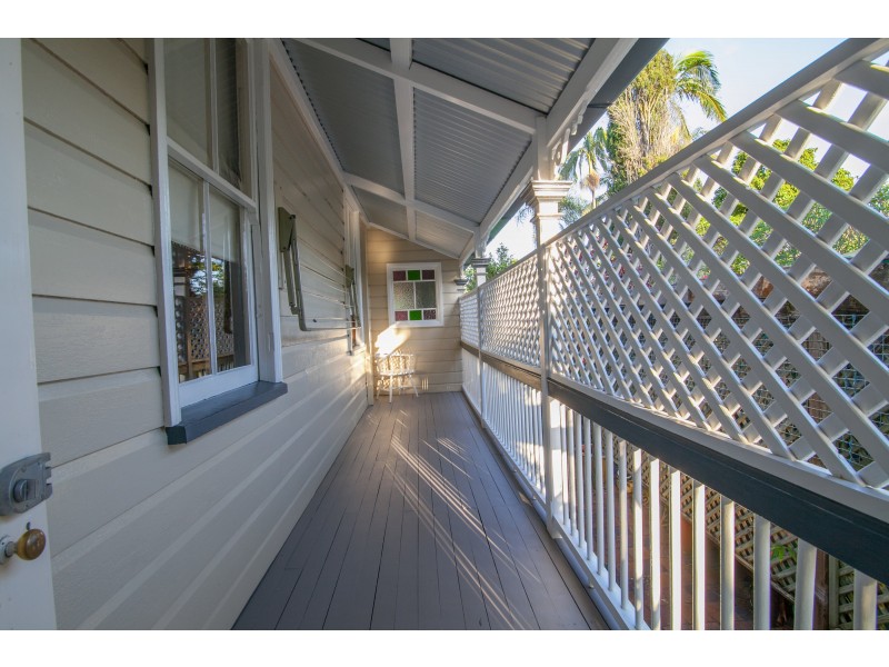 4 Briggs Road, Eastern Heights QLD 4305