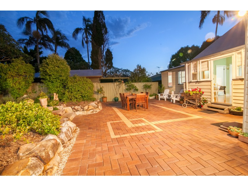 4 Briggs Road, Eastern Heights QLD 4305