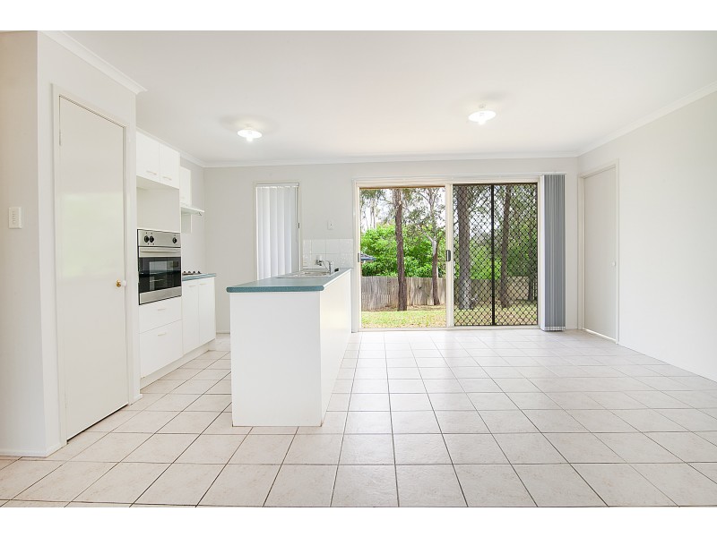 4 Barry Wallace Place, Churchill QLD 4305
