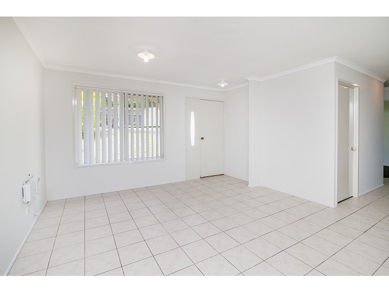4 Barry Wallace Place, Churchill QLD 4305