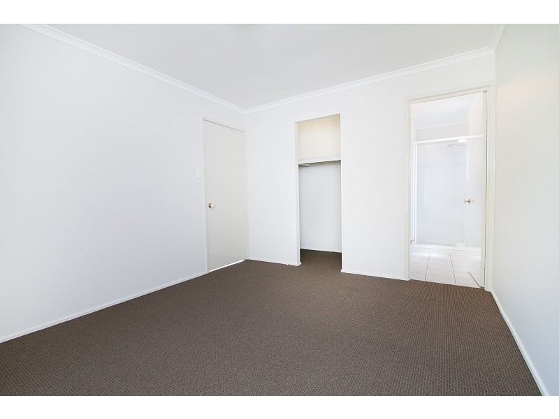 4 Barry Wallace Place, Churchill QLD 4305