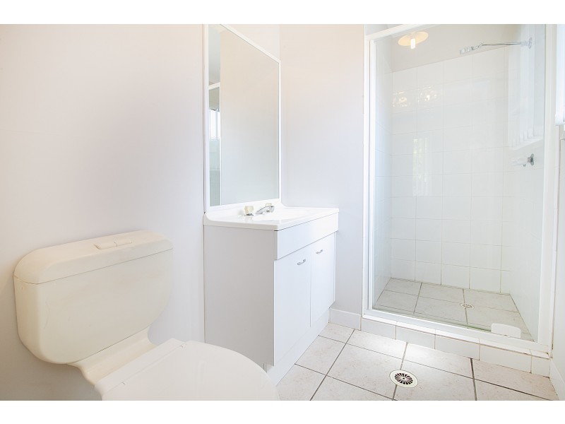 4 Barry Wallace Place, Churchill QLD 4305