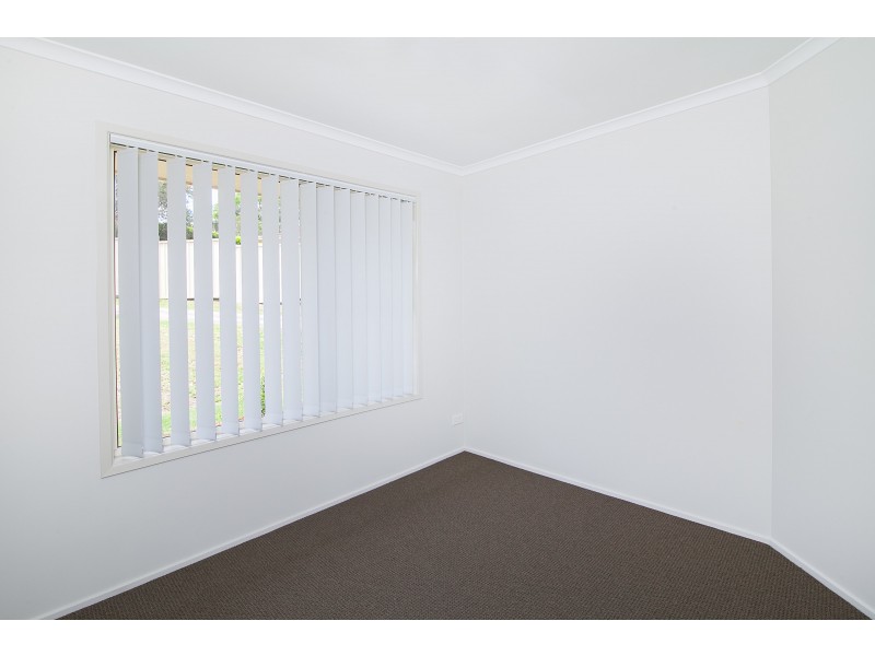 4 Barry Wallace Place, Churchill QLD 4305