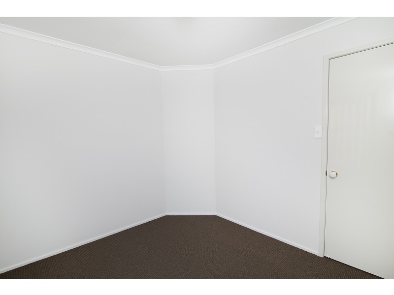 4 Barry Wallace Place, Churchill QLD 4305