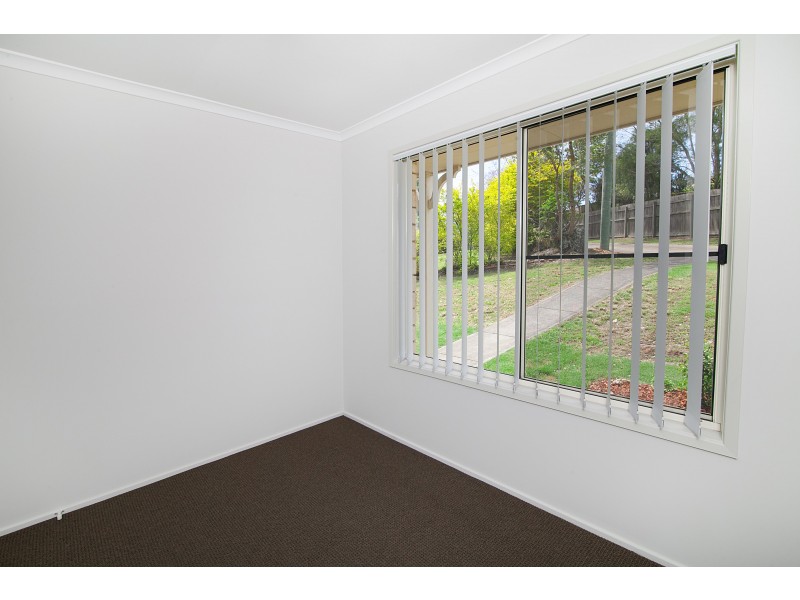 4 Barry Wallace Place, Churchill QLD 4305