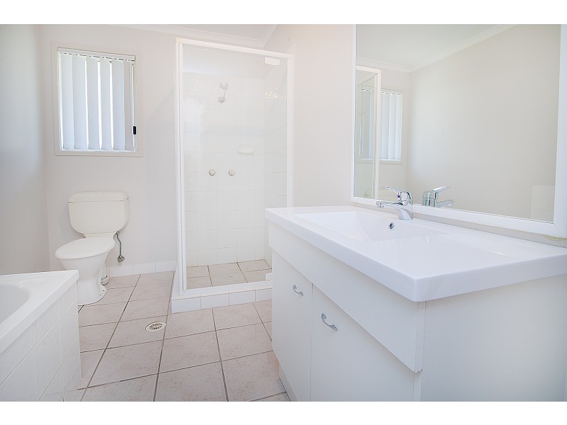 4 Barry Wallace Place, Churchill QLD 4305