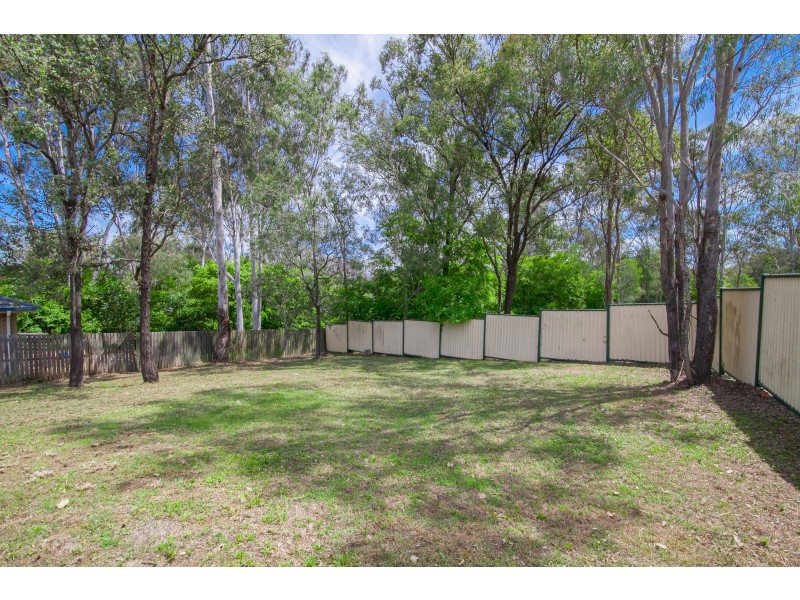 4 Barry Wallace Place, Churchill QLD 4305