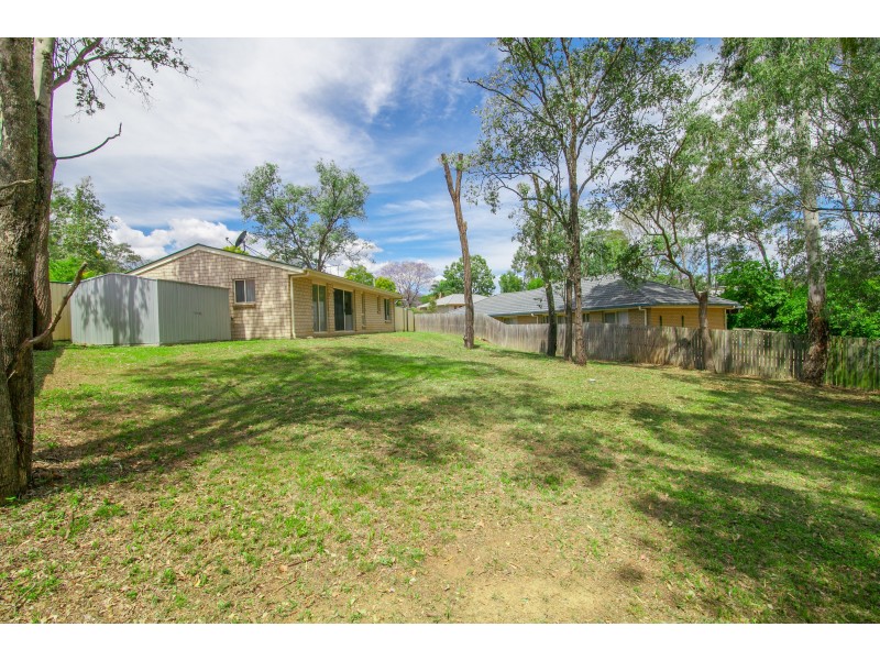 4 Barry Wallace Place, Churchill QLD 4305