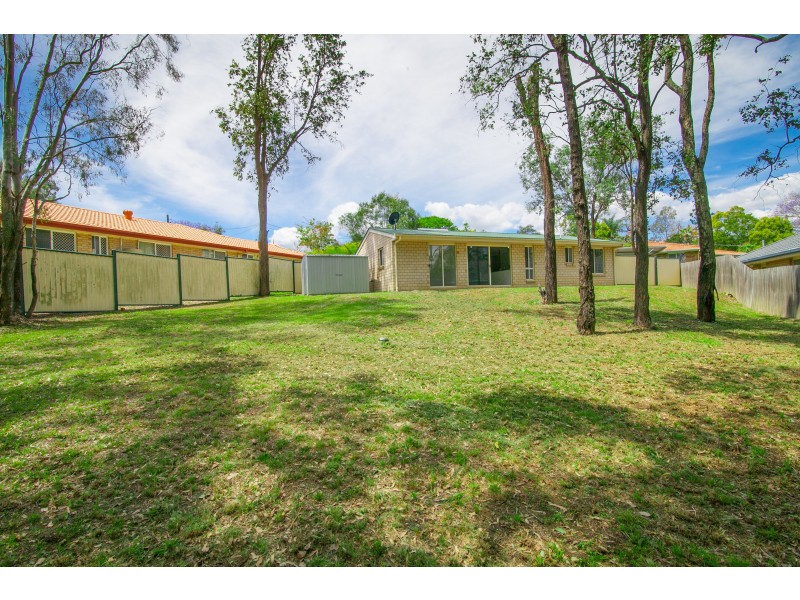 4 Barry Wallace Place, Churchill QLD 4305