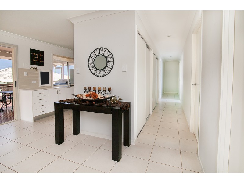 33 Margaret Street, Silkstone QLD 4304