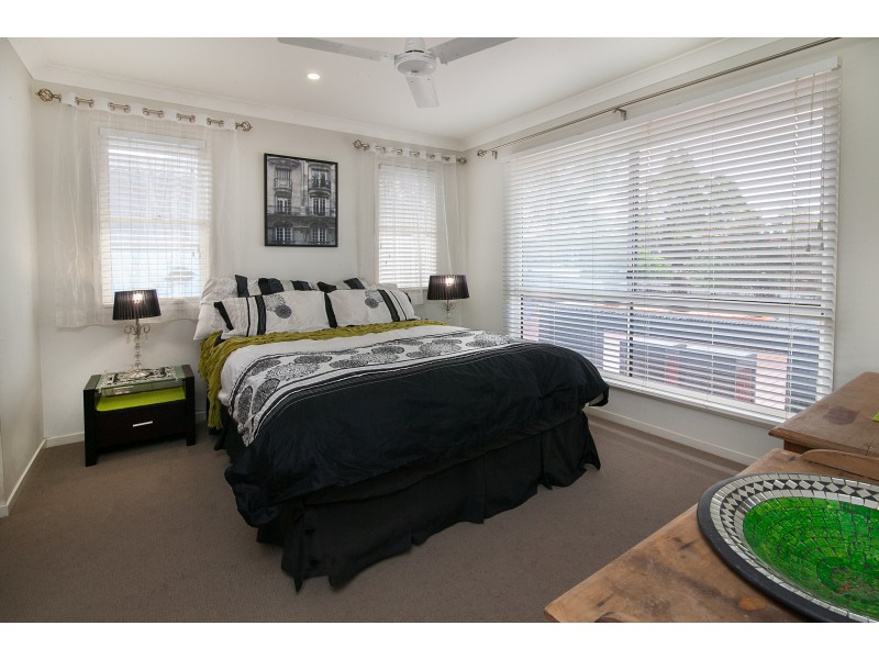 33 Margaret Street, Silkstone QLD 4304