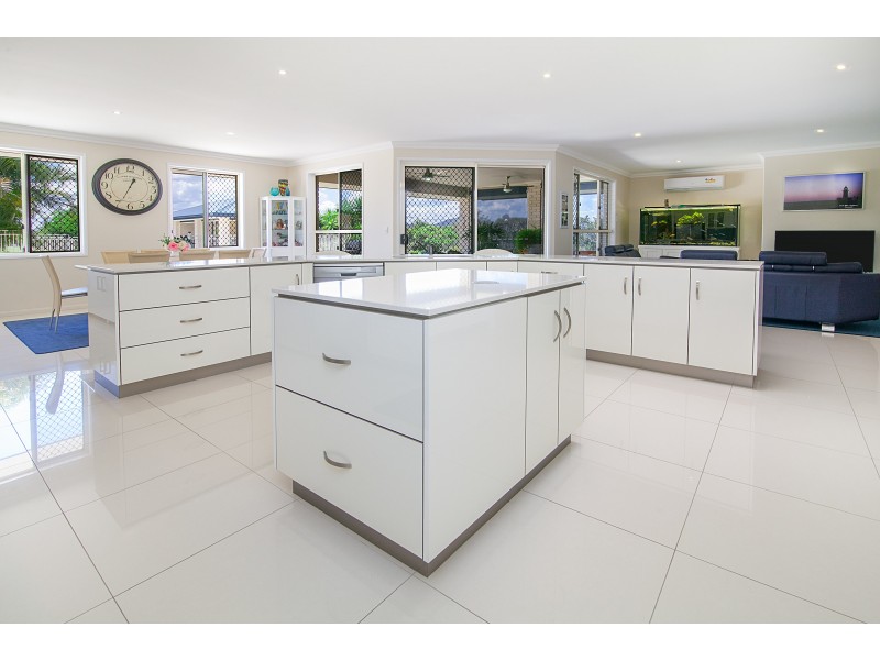 32 Peak Court, Peak Crossing QLD 4306