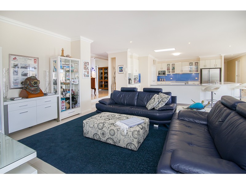 32 Peak Court, Peak Crossing QLD 4306