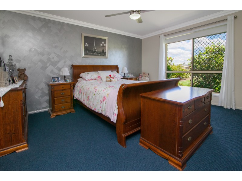 32 Peak Court, Peak Crossing QLD 4306