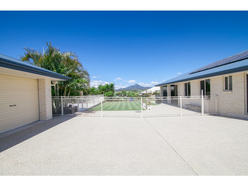 32 Peak Court, Peak Crossing QLD 4306