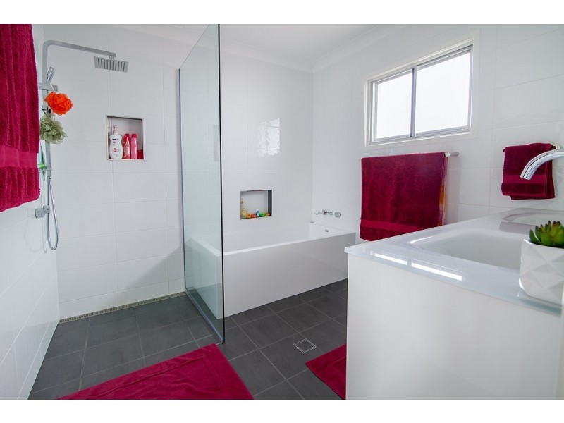 22 Hayes Street, Brassall QLD 4305