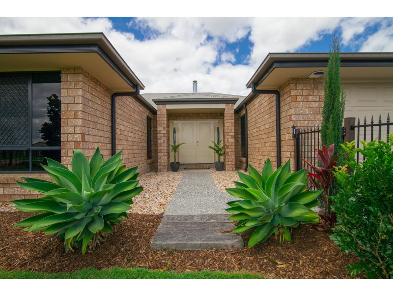 10 Ivory Close, Peak Crossing QLD 4306