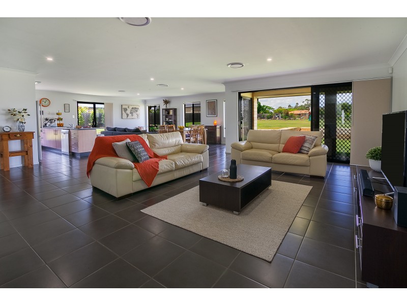 10 Ivory Close, Peak Crossing QLD 4306