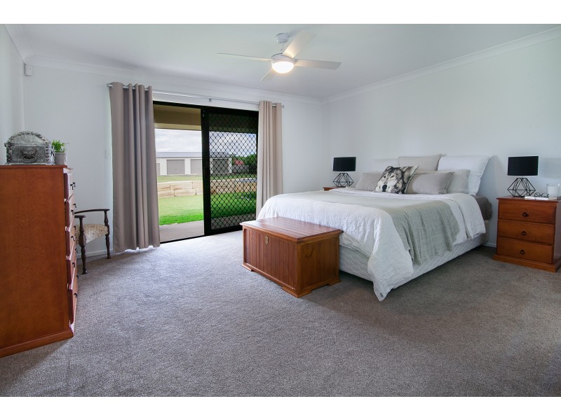 10 Ivory Close, Peak Crossing QLD 4306