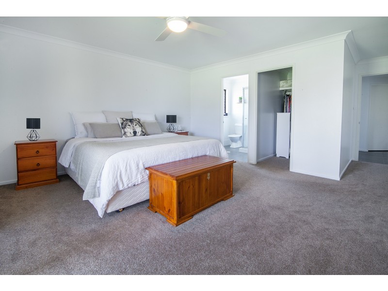 10 Ivory Close, Peak Crossing QLD 4306