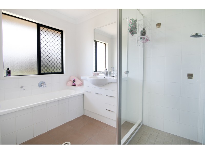 10 Ivory Close, Peak Crossing QLD 4306